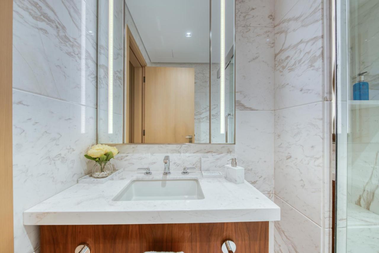 Апартаменты Rh- A Stylish Away From Home, Spacious 02 Bedroom Near Mall *